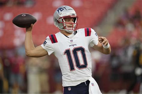 Analysis: Patriots have no reason to rush rookie quarterback .